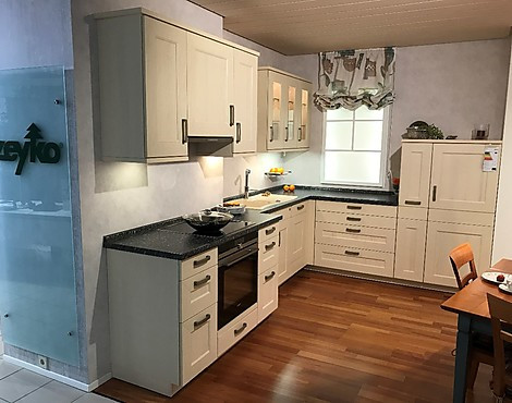 Landhausstil, Zeyko, Echtholz, Vanilie gebürstet, Bügelgriff goldf. antik - Küche Landhausstil, Echtholz, Vanilie gebürstet