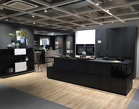 (Ausstellungsküche, Nolte Küchen) - F40 Ferro, Lack, Blaustahl / S19 Soft Lack, Arcticweiß softmatt