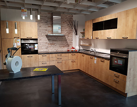 Gemütliche Einbauküche im warmen Eichedekor - Manhattan 495 Chalet Eiche Nb.