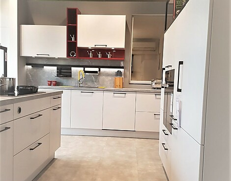 Häcker Musterküche - Moderne große Küche mit vielen Highlights