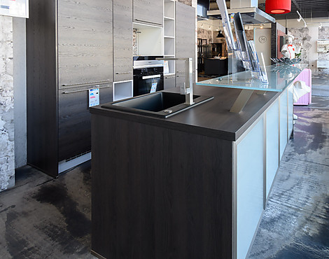 Hochwertige Nobilia Designer Ausstellungsküche in modernen Holzdesign! - Structura 400 Gladstone Oak Nachbildung