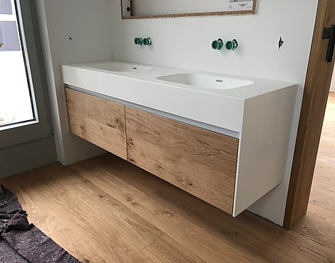 - zum Schnäppchenpreis! - Waschtischanlage mit Doppelbecken in Avonite porcelain mit Unterschränken Rational Cult Risseiche hell furniert