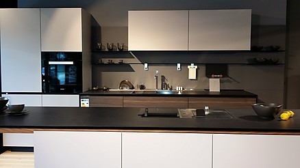Moderne Küche mit weißer griffloser Front - Küchen Dross und Schaffer München Ost
