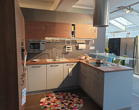 U-Küche mit Insel in Papyrusgrau/holzoptik - Feel/Artwood