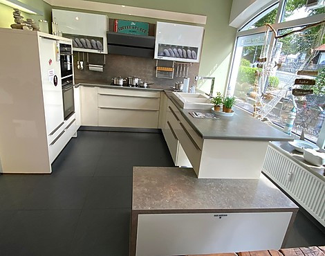 Glasfront glänzend Magnolie mit Super Geräte nur bis 24.10.2020 - Bauformat Murano Siemens Gaggenau Berbel