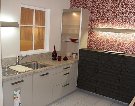 moderne U - Küche. Lackoberfläche mit Designelementen - XL 3294 Magicgrau/1171 Black Palmira
