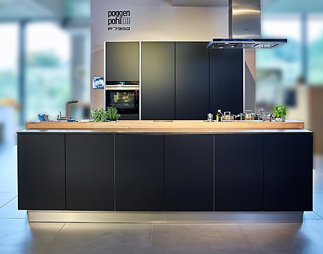 Design Inselküche in Schwarz matt - P'7350 Design by Studio F. A. Porsche (Koje 209 KL)