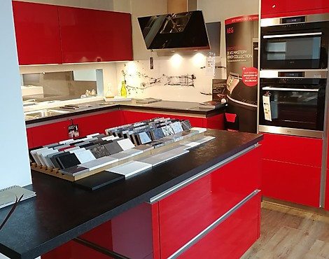 Traum in rot mit Insel - Aveiro cube purista