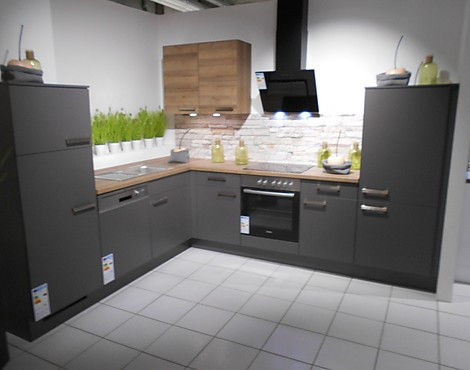 Nobilia L-Küche in Seidengrau kombiniert mit Endgrain Oak - Laser