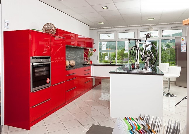 Hausmarke musterküche moderne ferrari rot glänzende küche snow ... Schlafzimmer betten leder