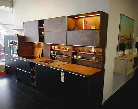 Glamouröse hochwertige Musterküche - Touch 340 Lacklaminat, Schwarz supermatt