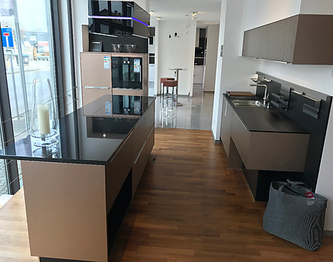 Kleine Küche mit Insel - MK AV 4070 Bronze Struktur metallic lack