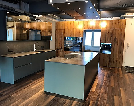 The Gatsby meets Old Oak im Zusammenspiel mit V-ZUG, Gaggenau, Liebherr, Novy und Dekton - E 02-C/E 04-FS