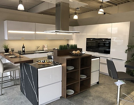 Moderne L-Küche mit Kochinsel in Hochglanz weiß - AV4030