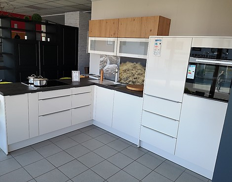 Magnolie Hochglanz, aufgesetzte Griffleiste, Keramikplatte, Miele Geräte, Keramikspüle flächanbündig - Uni Gloss magnolie hochglanz