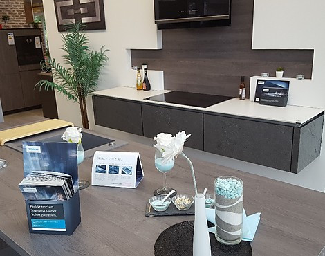High End Häcker Systemat mit Combi von Steinfronten mit Direktbeschichtung - AV 7030-GL Silver Star + AV 1097 Eiche grau