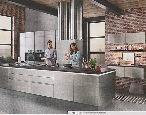 Weltneuheit von Nobilia grifflose Designküche - Line N –Front Inox Stahl gebürstet Nb. – Edition 19 Küchenjournal Titelbild - 216 Inox Stahl gebürstet Lacklaminat