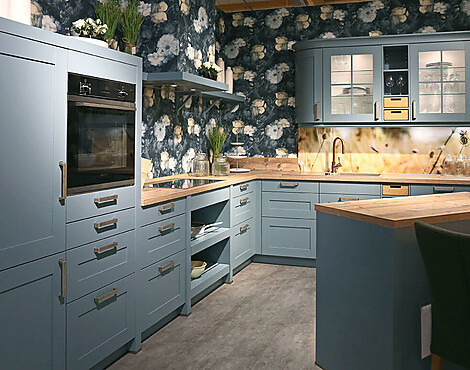 Landhausküche mit hellblauen Fronten - Casa