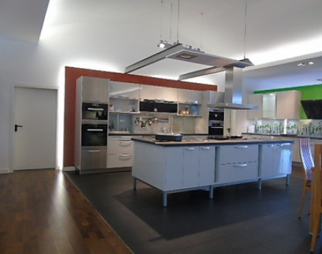 Aktivküche MK 3 - Miele Einbauküche 471 grau glänzend