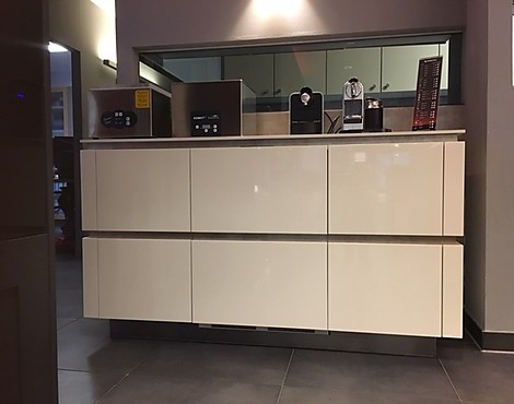 Abverkauf wg. Umbau - Kaffeebar mit Nische für Unterbau-Kühlgeräte