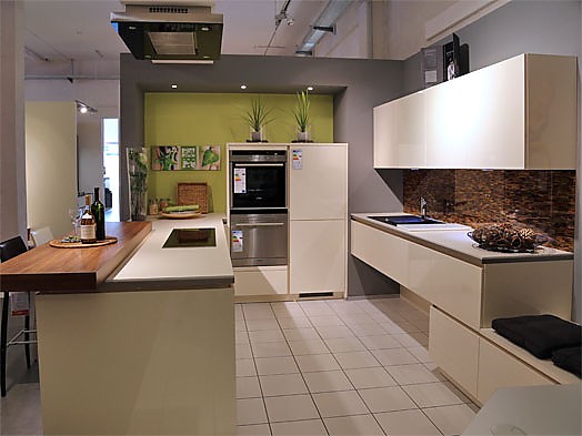ALNO-Musterküche Moderne Küche mit Insellösung zum Abverkaufspreis