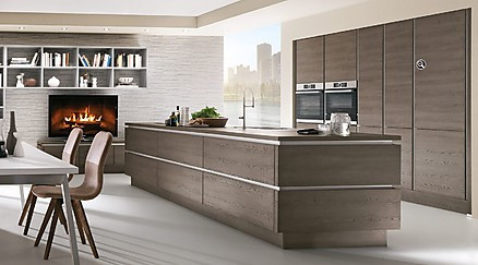 Bei Peter Baumgarten Küchen in Berlin gibt es wunderschöne Wohnküchen mit Holzfronten moderne Holzküche Berlin
