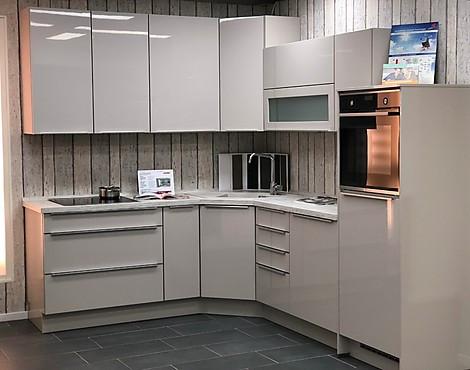 Lux Sand Hochglanz lackierte Küche - Ausstellungsküche Nobilia