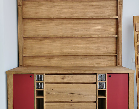 Aussteller/ Anrichte/ Massivholz/ Mehrschichtplatte - Eicheanrichte mit Linoliumfronten