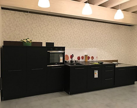 Nolte Ausstellungsküche - F17 Feel, Lacklaminat, Schwarz softmatt / N20 Nappa, Lacklaminat, Inkagold