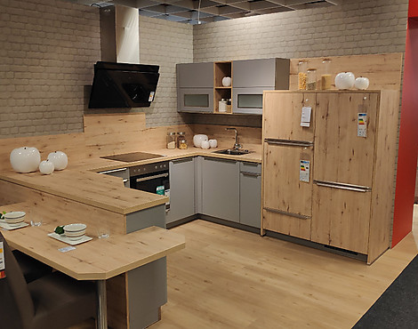 moderne U-Küche mit Ansetztisch und hochgebautem Geschirrspüler - Eco Pro