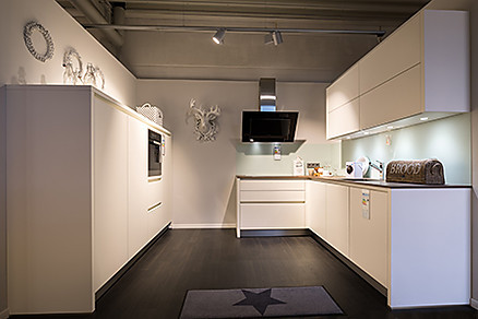 Lassen Sie sich von unseren Ausstellungsküchen inspirieren Lassen Sie sich von unseren Ausstellungsküchen inspirieren