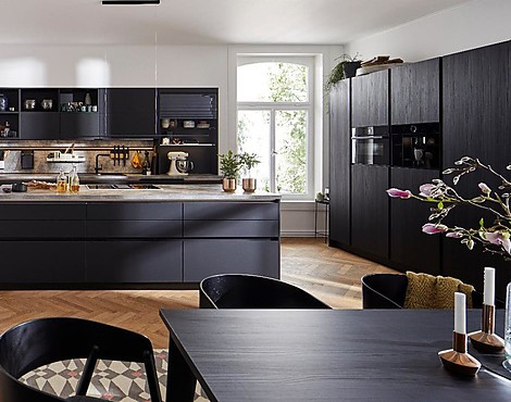 Griffloss Glasmatt kombiniert mit Strukturfichte Onyxschwarz NB - Glasline Matt / Lima