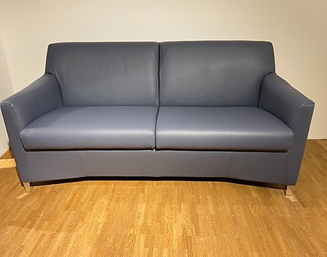 Ein zierliches Einzelsofa in außergewöhnlichem Design - Calynn