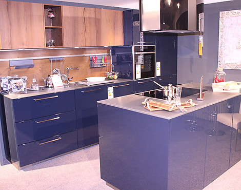 Tiefblaue Lack Hochglanz Küchenzeile und Kochinsel - Nova Lack/Legno -