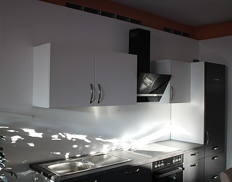 Moderne Küchenzeile im zeitlosen Design - Moderna II