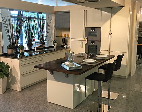 Ausstellungsküche mit GAGGENAU-Geräten - CAMBIA
