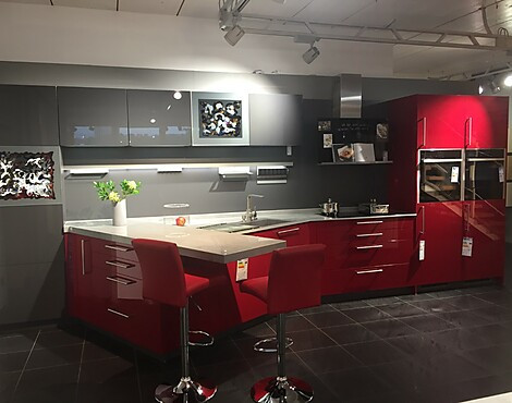 Rote Küche mit außergewöhnlicher Optik - Rio Bordeaux Orion