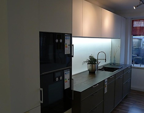 SieMatic Ausstellungsküche - SieMatic SC41 in Lotusweiß matt und Muskat matt