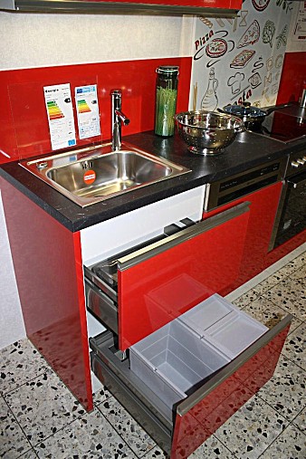 häcker musterküche moderne küchenzeile in rot glänzend inkl bauknecht elektrogeräten Küchenzeile Krefeld ~ häcker musterküche moderne küchenzeile in rot glänzend inkl bauknecht elektrogeräten