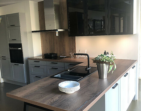 Moderne Landhausküche grau /MK71 - Häcker Classic Lotus Perlgrau matt