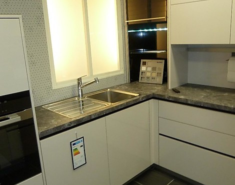 moderne grifflose U-Küche in Hochglanz Lack satin - AV 2030