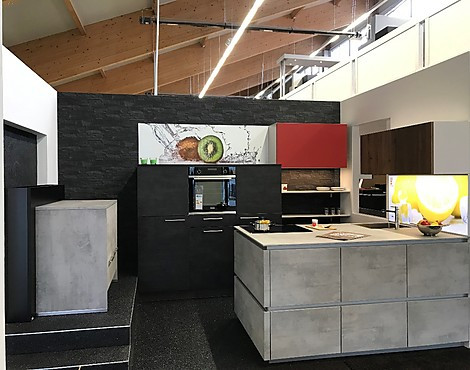 Nolte Ausstellungsküche - A19 Artwood, 22G Eiche geflämmt & S70 Stone, 263 Kunstoff, Beton