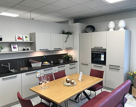 Moderne Samt-Lack Küche zum absoluten Schnäppchen-Preis mit Markengeräten - Feel Sahara