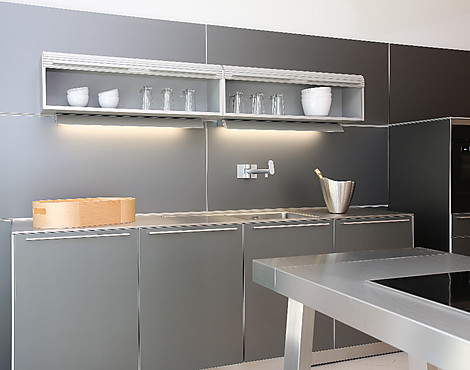 Auffallende Wandzeile in Aluminium/Alukante !! LIVEBERATUNG per VIDEOCHAT! - Sonderpreis wegen Komplettumbau - B3 A2AX Aluminium/Alu Kante 22 alu dunkelgau