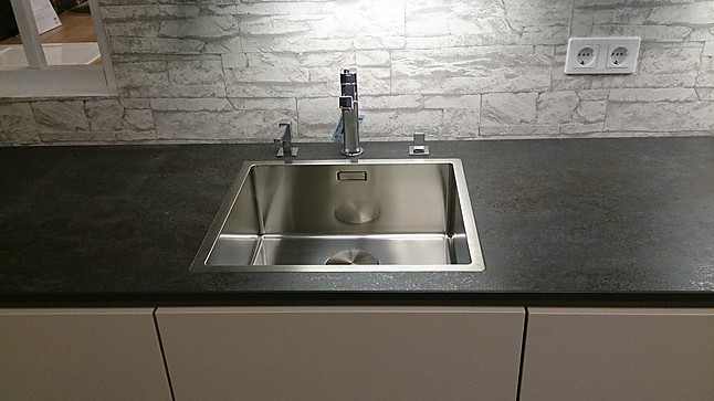 Alno musterküche alno star/ grifflos/ keramik arbeitsplatte/ miele ...