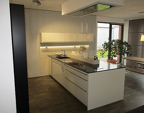 Glatt trifft Rau - Steinfurnier Black Star - Häcker AV7030 Blackstar