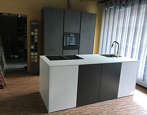 Moderne Inselküche mit einer Hochwertigen Ausstattung - Siena XTreme Polarweiss