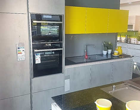 Musterküche Grifflos Beton quarzgrau - Elbao