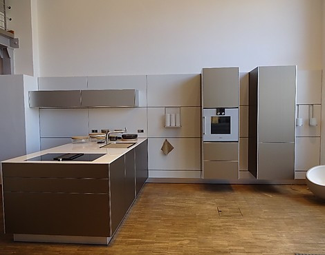Musterküche Aluminium sandbeige /Aluminium natur - b3