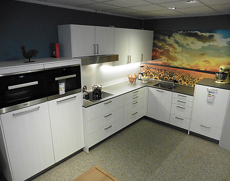 Winkelküche mit Miele Dampfgarer - häcker systemat AV 1095 Eiche nordic matex